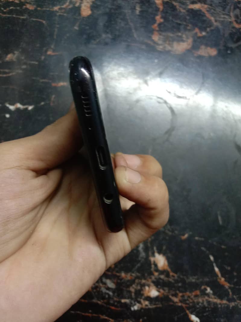 Samsung Mobile S8 Plus 4