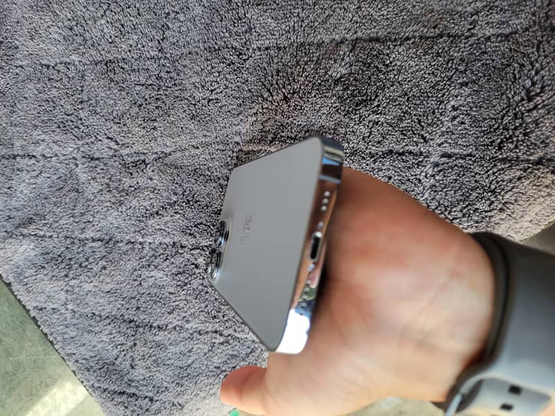 Apple iPhone 13 Pro 2