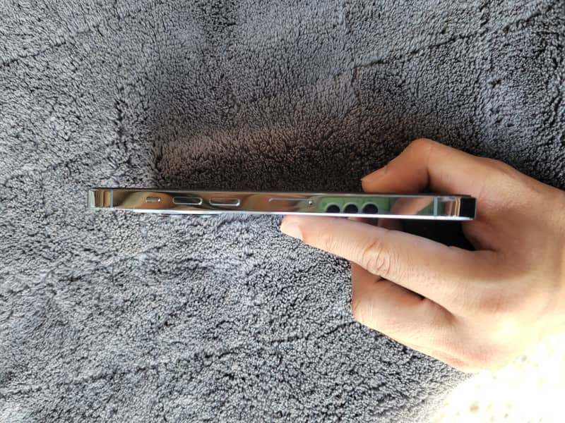 Apple iPhone 13 Pro 4