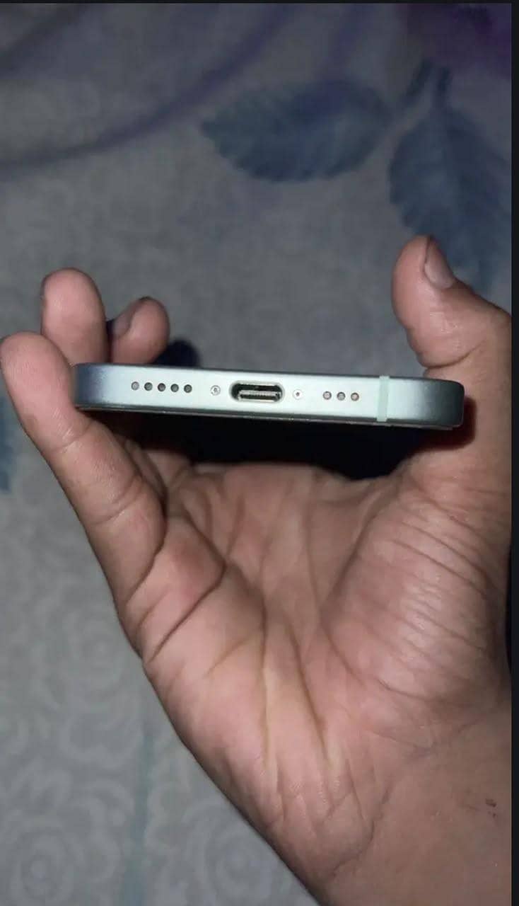 Apple iPhone 15 3