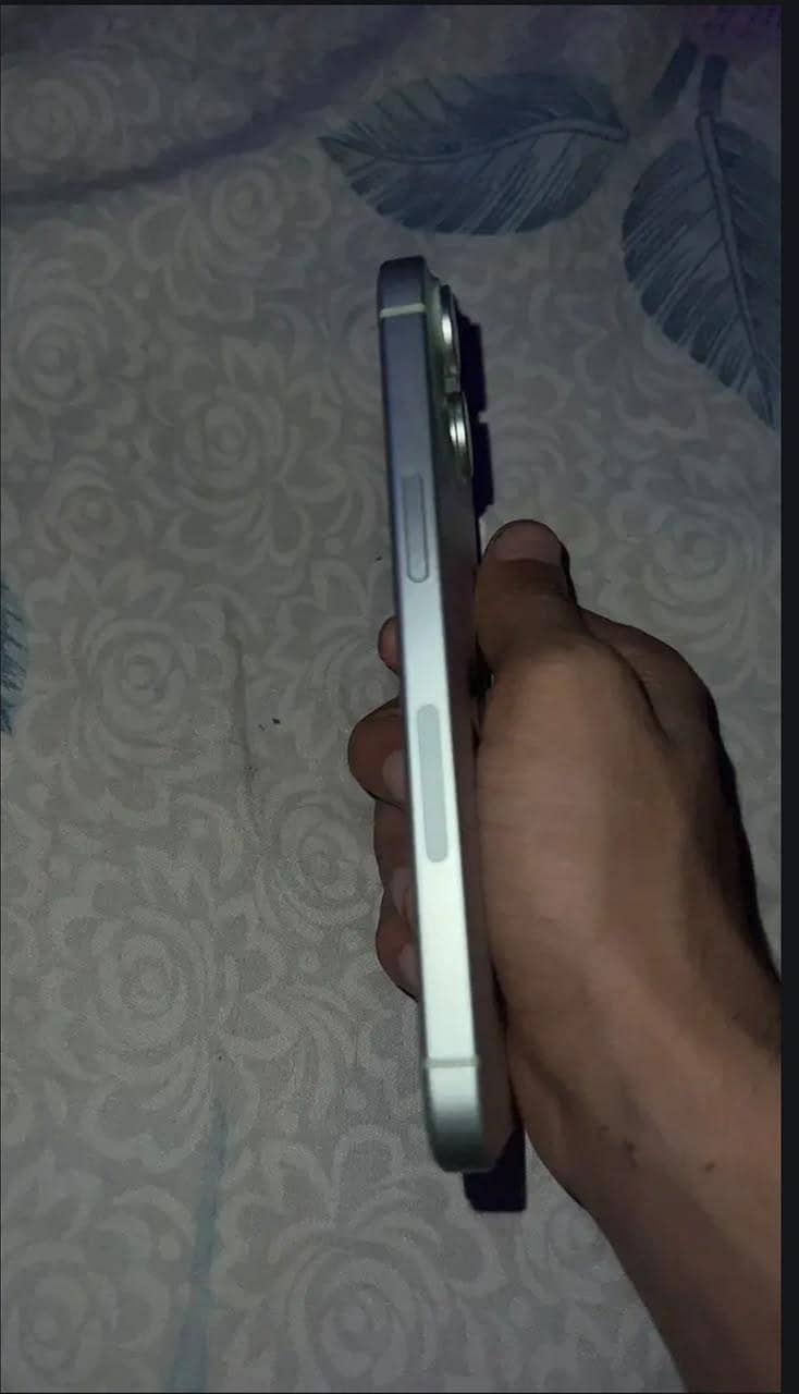 Apple iPhone 15 5