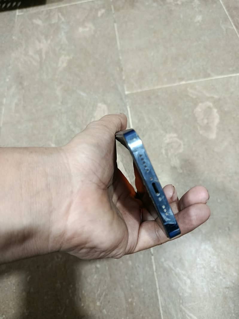 Apple iPhone 13 Pro 4