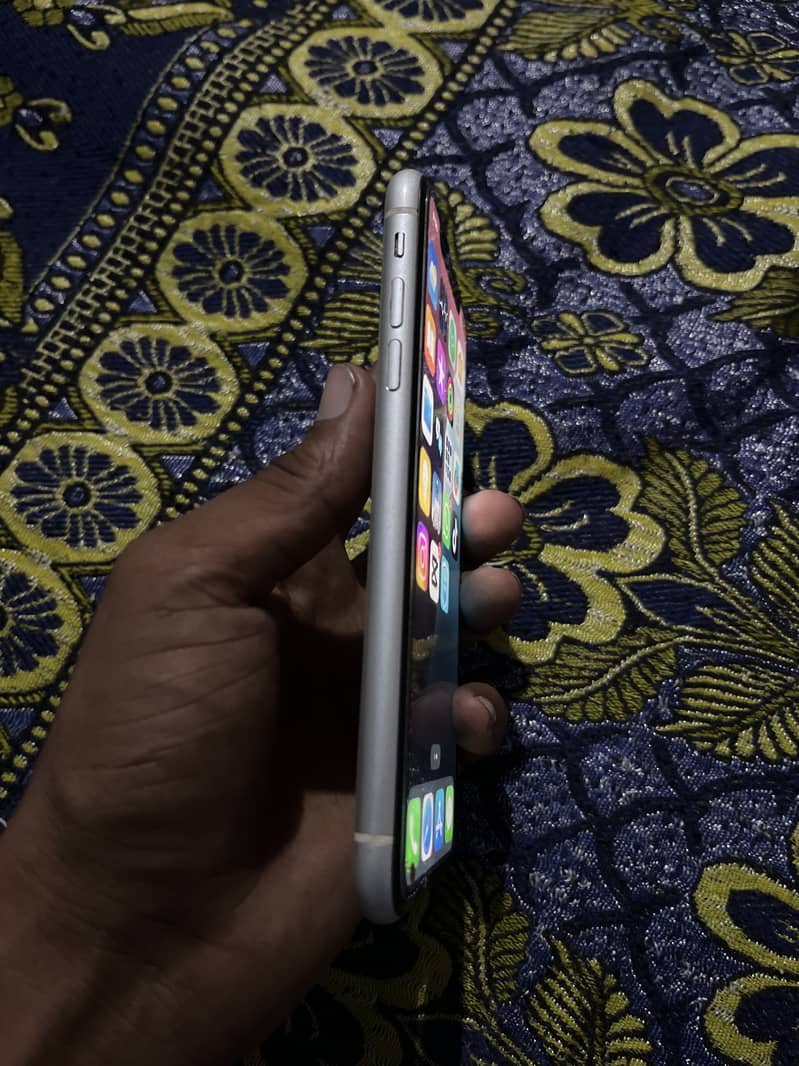 Apple iPhone XR 2