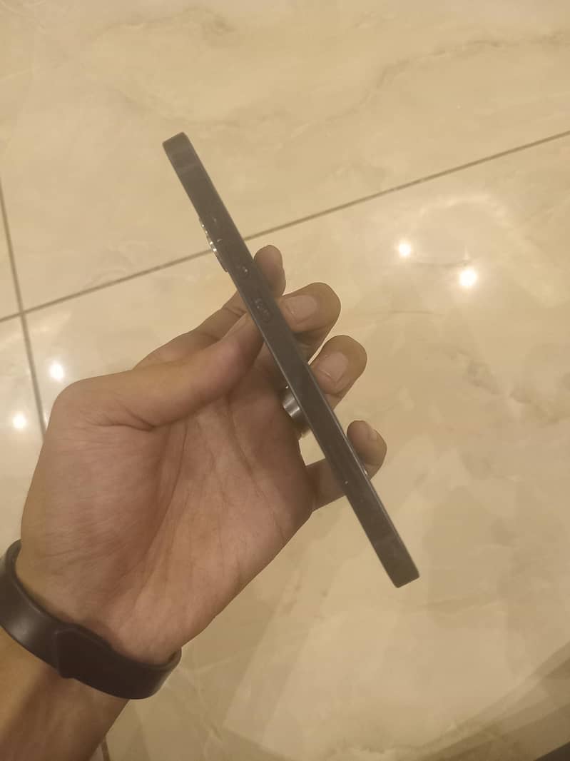Apple iPhone 13 5