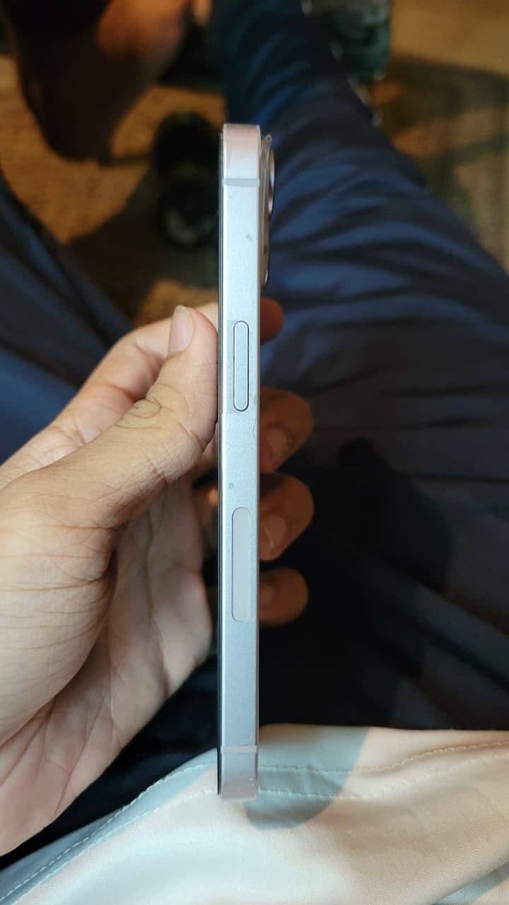 Apple iPhone 14 3