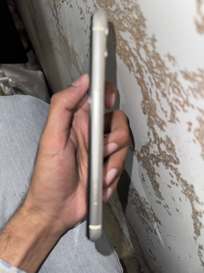 Apple iPhone 11 7