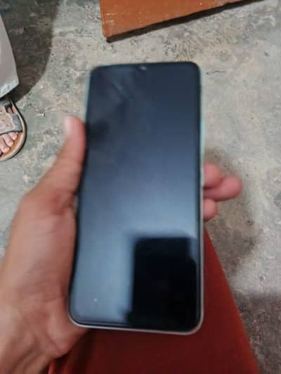 Itel Vision 3 hain mobile okay hain or box or charging nahi hain