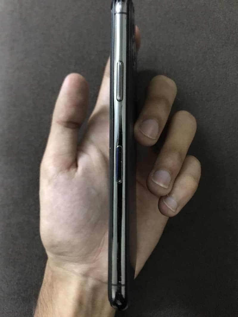Apple iPhone 11 Pro 3