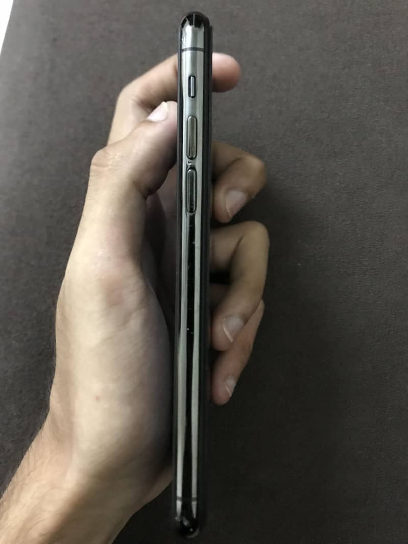 Apple iPhone 11 Pro 4