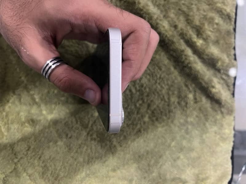 Apple iPhone 13 4