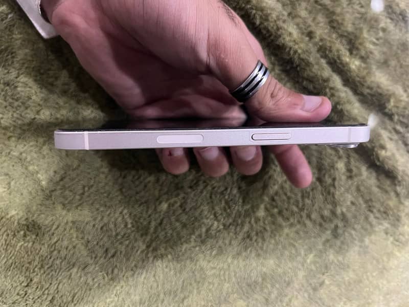 Apple iPhone 13 5