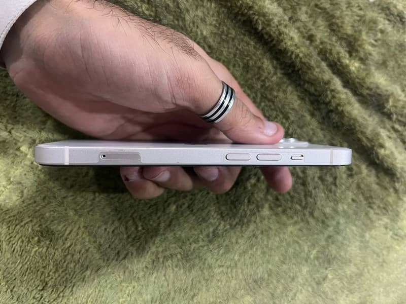 Apple iPhone 13 12