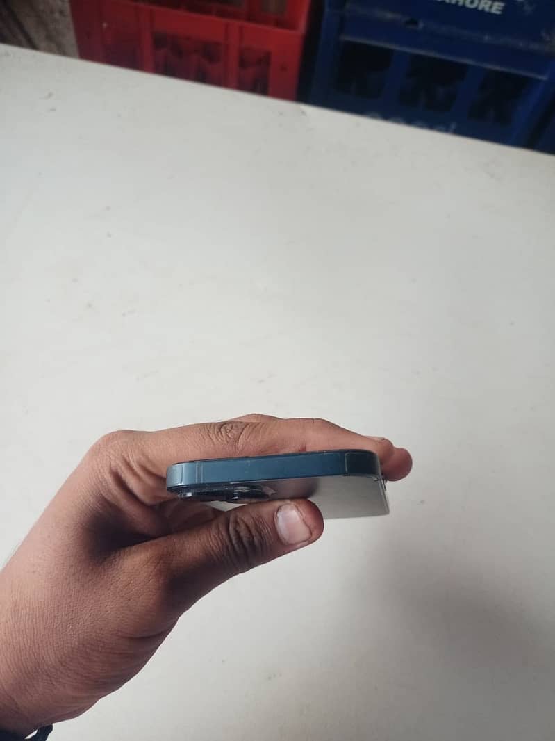 Apple iPhone 13 4