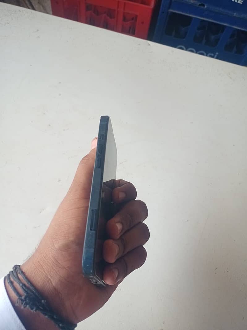 Apple iPhone 13 6