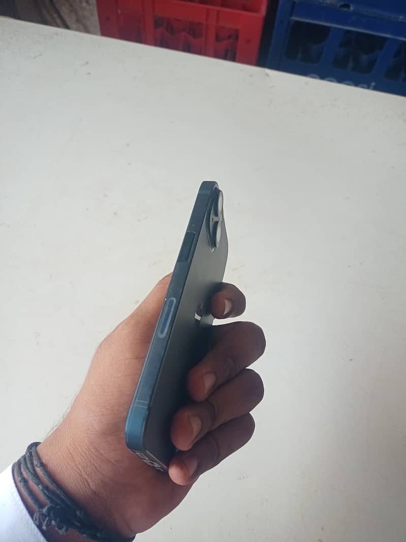 Apple iPhone 13 7