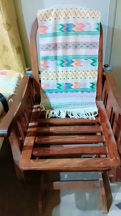 Full wooden relaxing chair