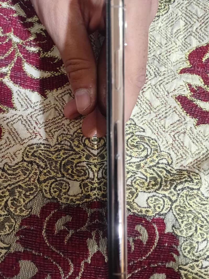 Apple iPhone XS 3