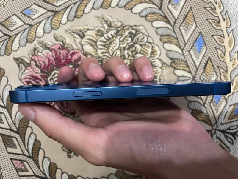 Apple iPhone 13 2
