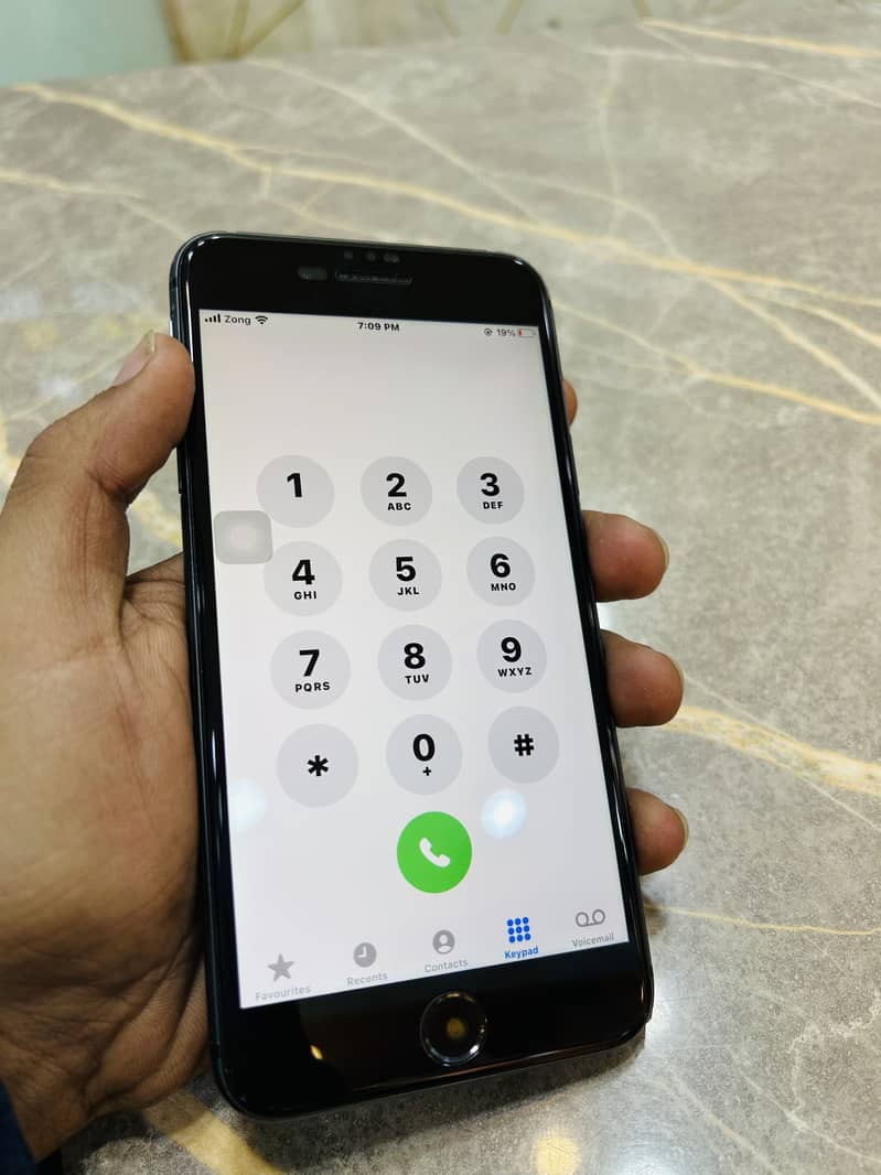 Apple iPhone 8 Plus 1