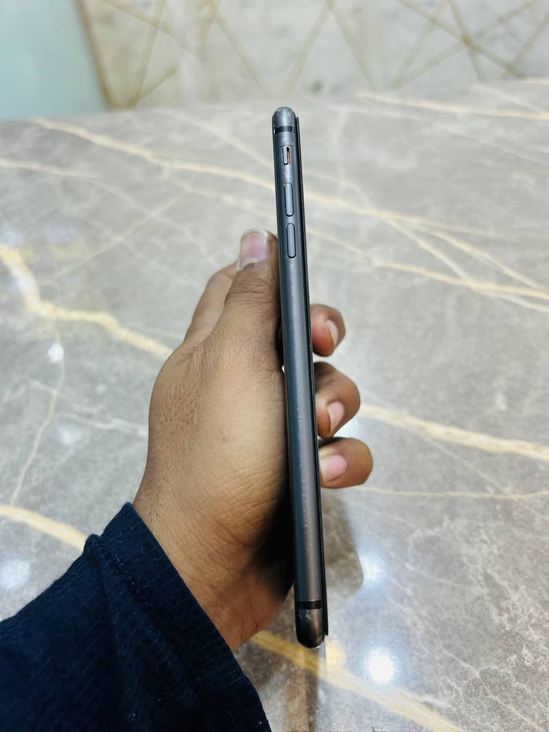 Apple iPhone 8 Plus 2