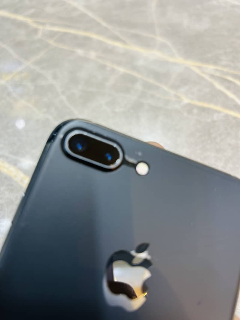 Apple iPhone 8 Plus 3
