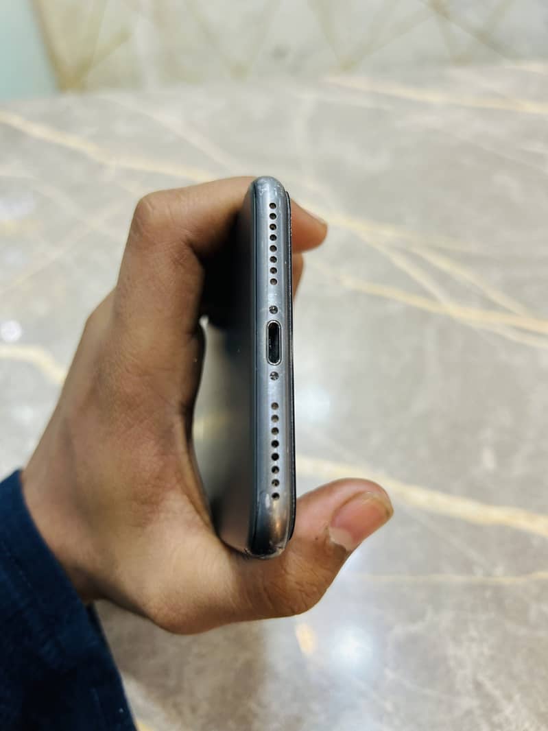 Apple iPhone 8 Plus 5