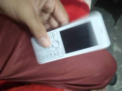 mobile okay hain koi falat nahi hain charging hain box nahi hain