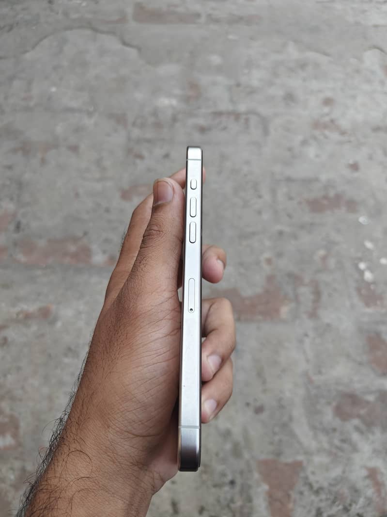 Apple iPhone 15 Pro Max 5