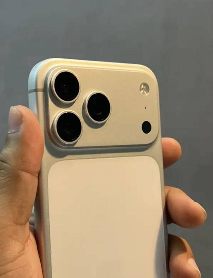 Apple iPhone 17 Pro Max 4