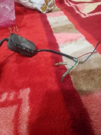 bilkal okay hain light or 2 color Sath flashers hain 2 yellow or white
