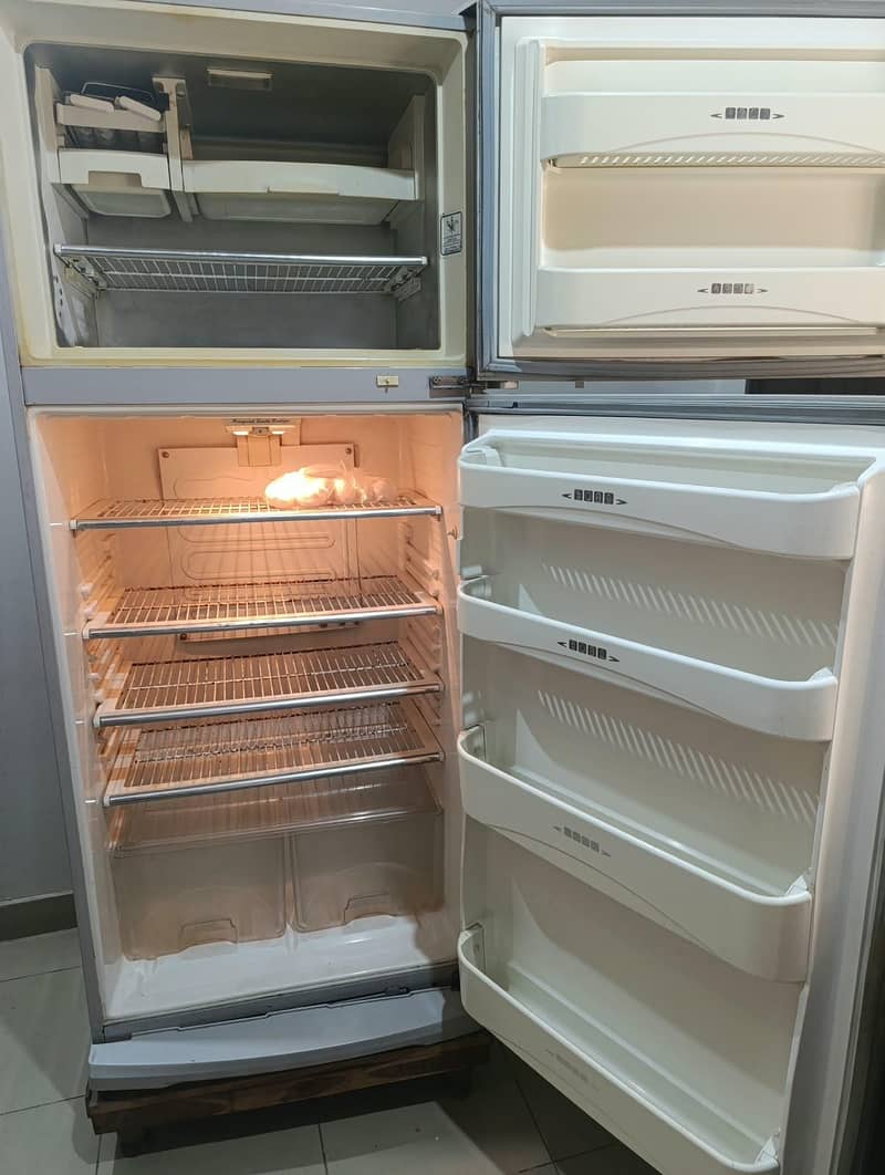 Large Size Dawlance Refrigerator 0