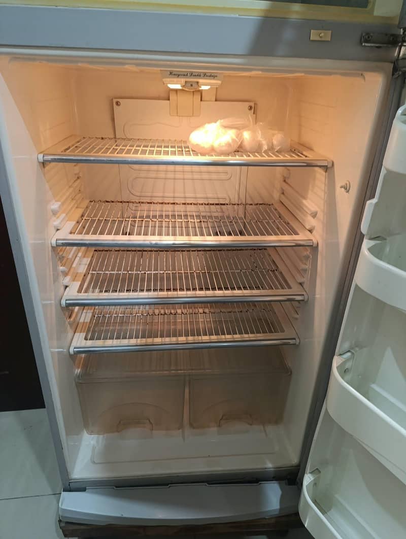 Large Size Dawlance Refrigerator 4