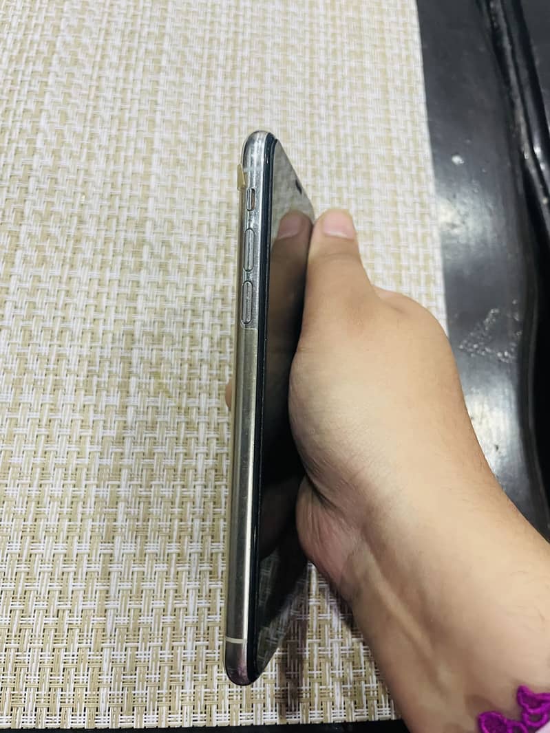 Apple iPhone X 3