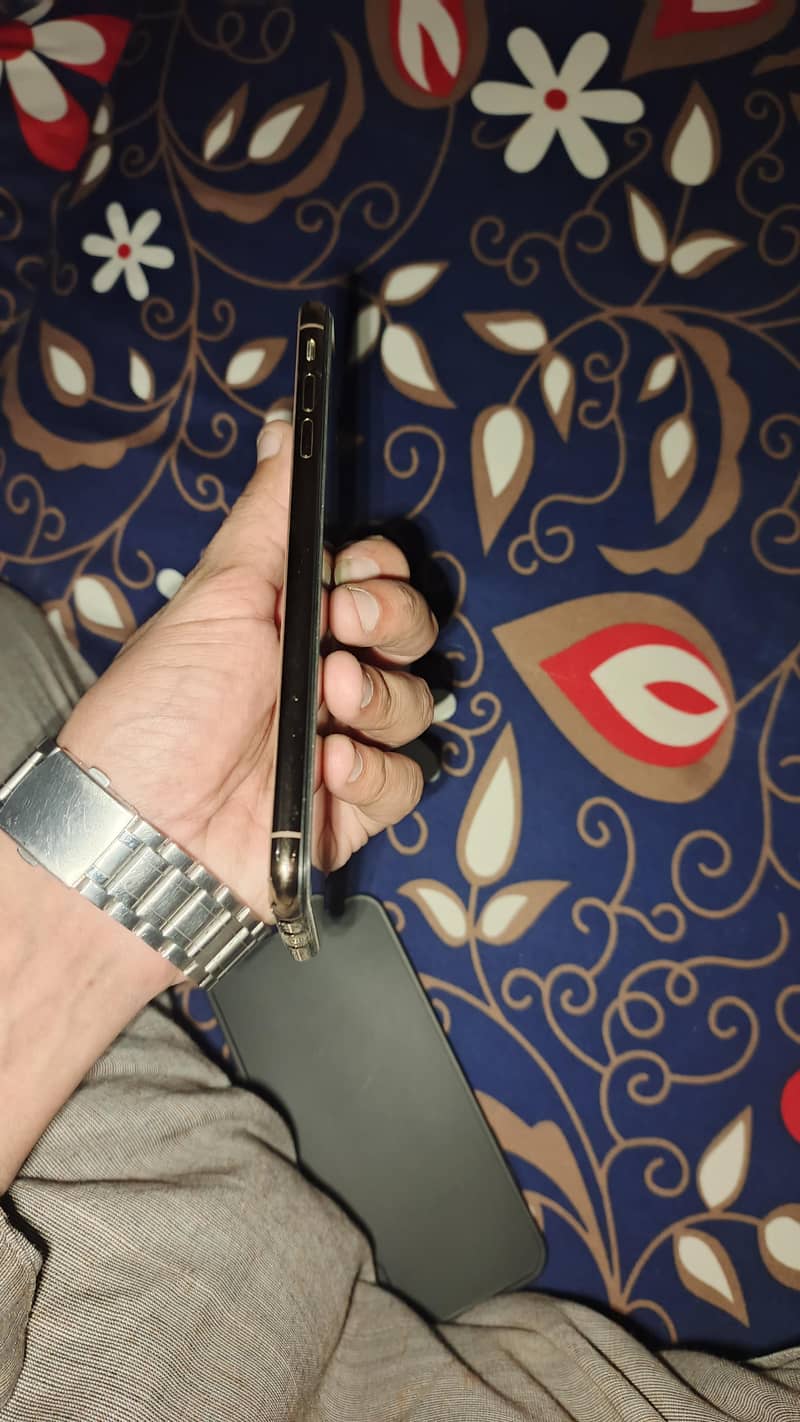 Apple iPhone XS Max 1