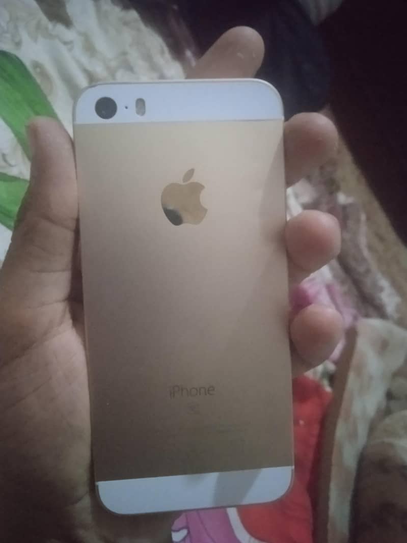 Apple iPhone SE2016 1