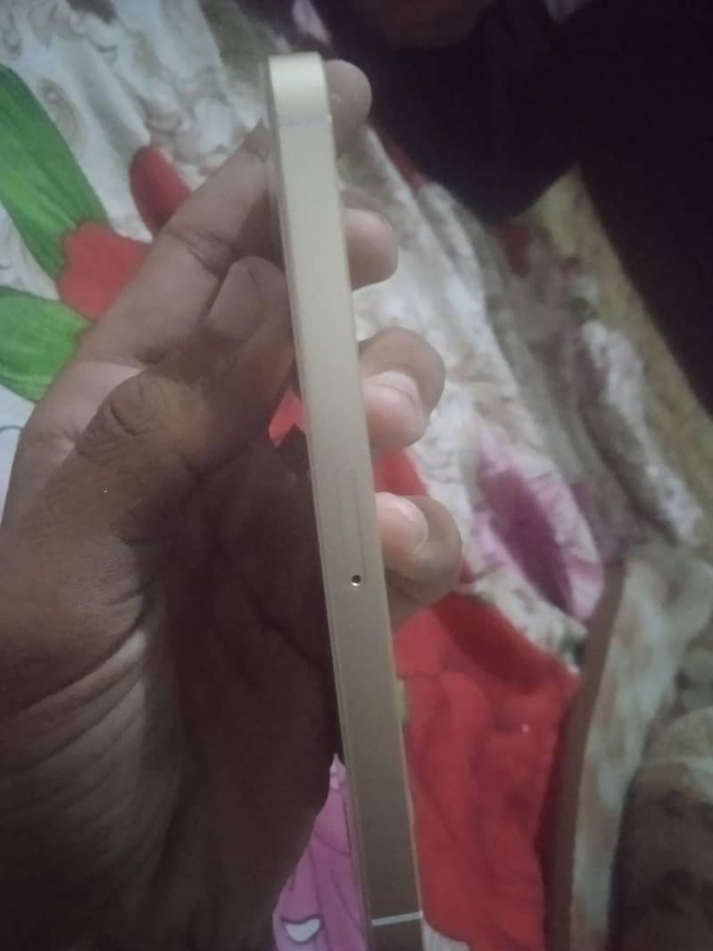Apple iPhone SE2016 3