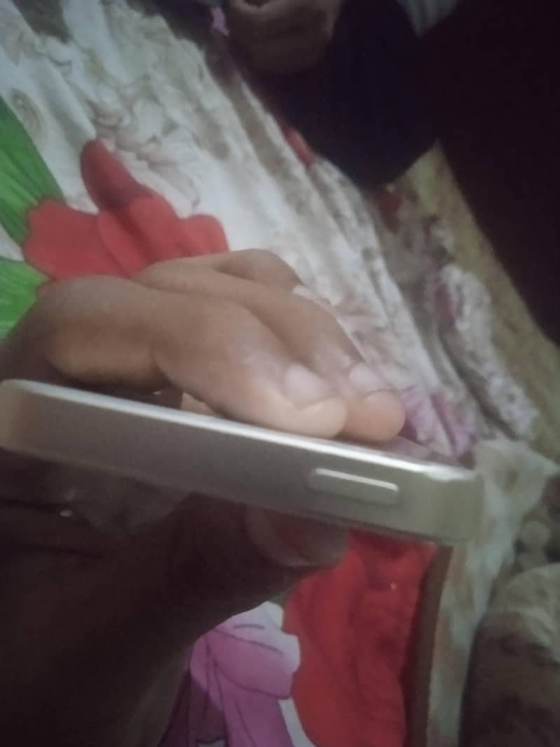 Apple iPhone SE2016 4