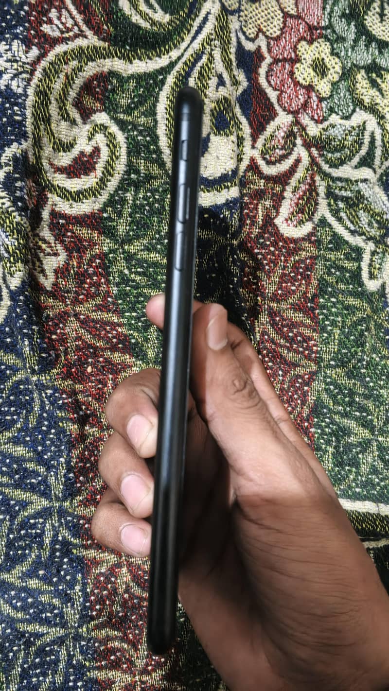 Apple iPhone 7 Plus 2