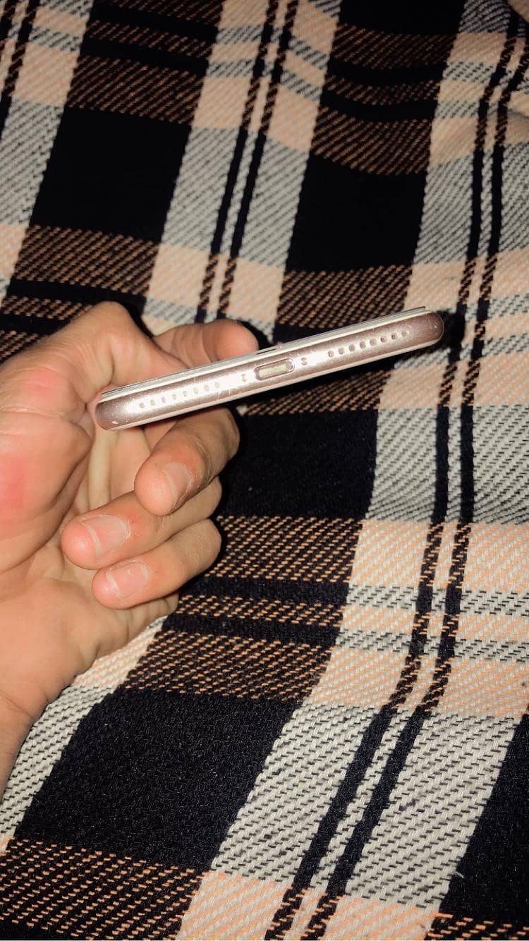 Apple iPhone 8 Plus 3