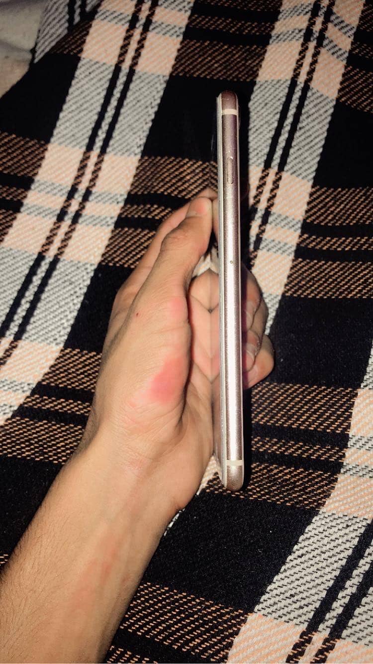 Apple iPhone 8 Plus 4