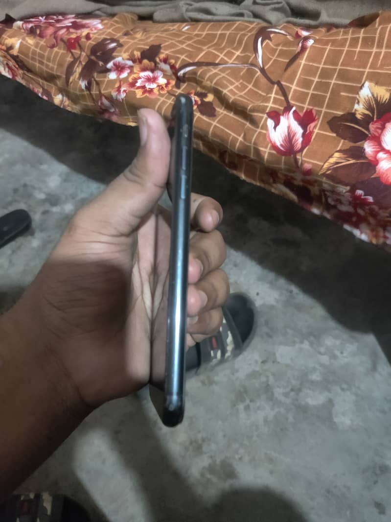 Apple iPhone XR 1