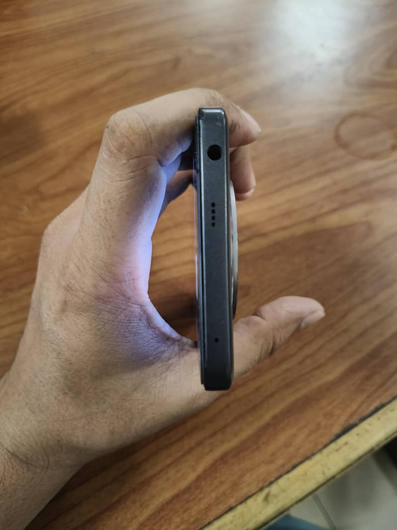 Realme 13 Plus 4