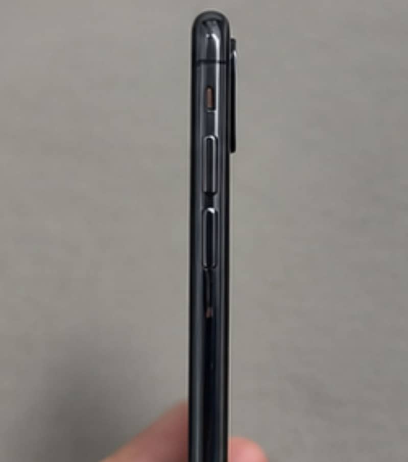 Apple iPhone XS 4