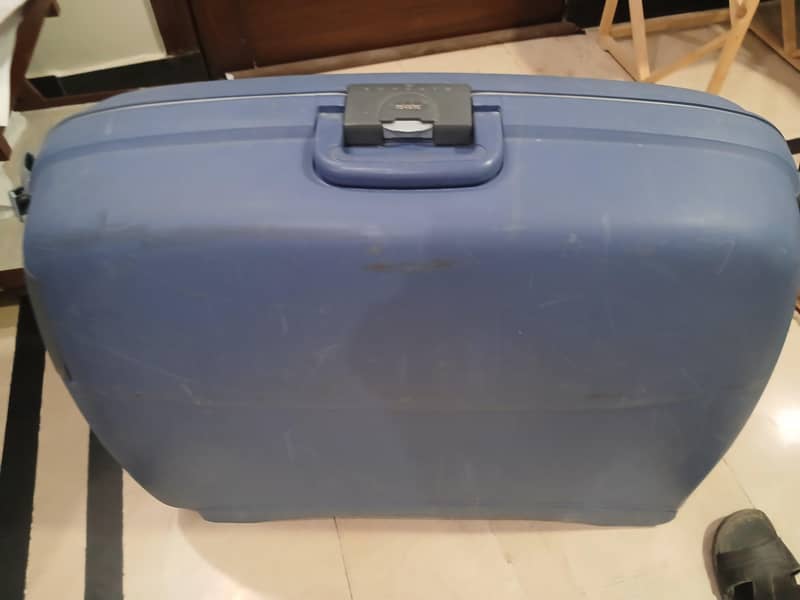 travlling bag. 0