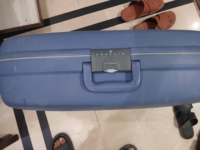 travlling bag. 6