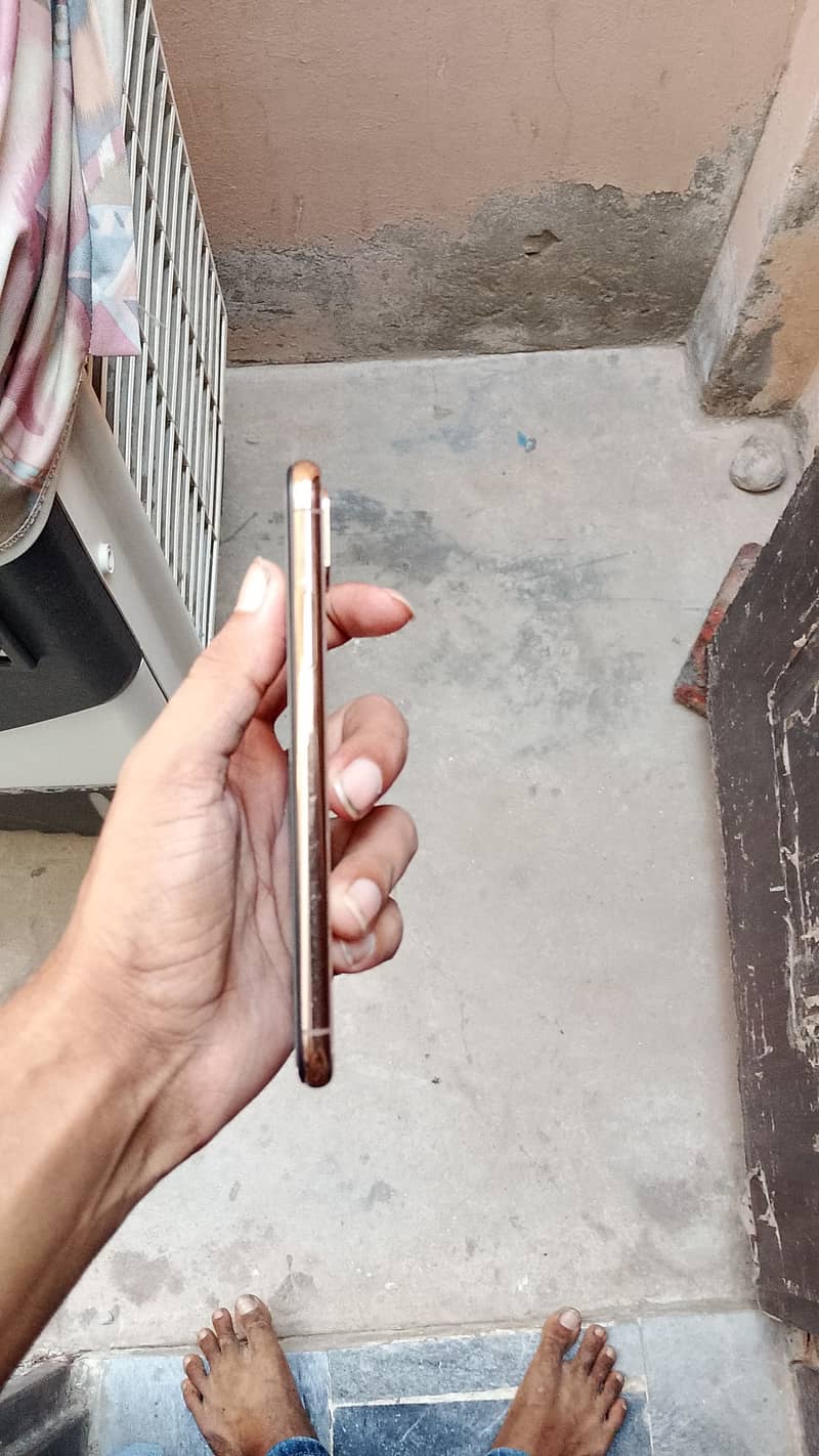 Apple iPhone XS 1