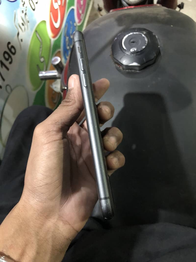 Apple iPhone 11 3