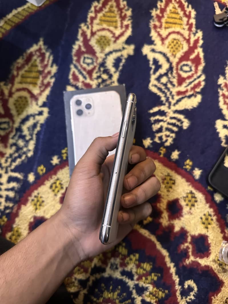 Apple iPhone 11 Pro 3