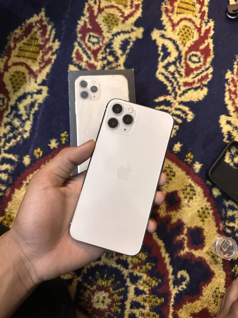 Apple iPhone 11 Pro 4
