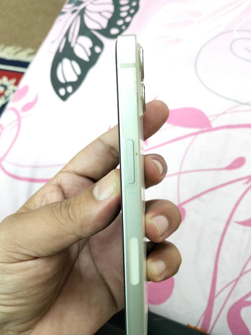 Apple iPhone 13 4